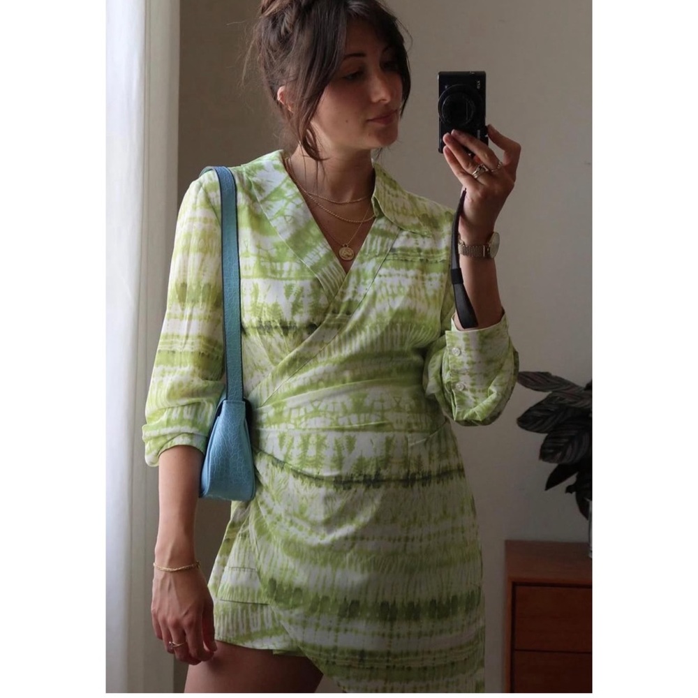 •QUANTA du SOLEIL• Fleur Long Sleeve Asymmetrical Mini Dress Green Tie Dye Small